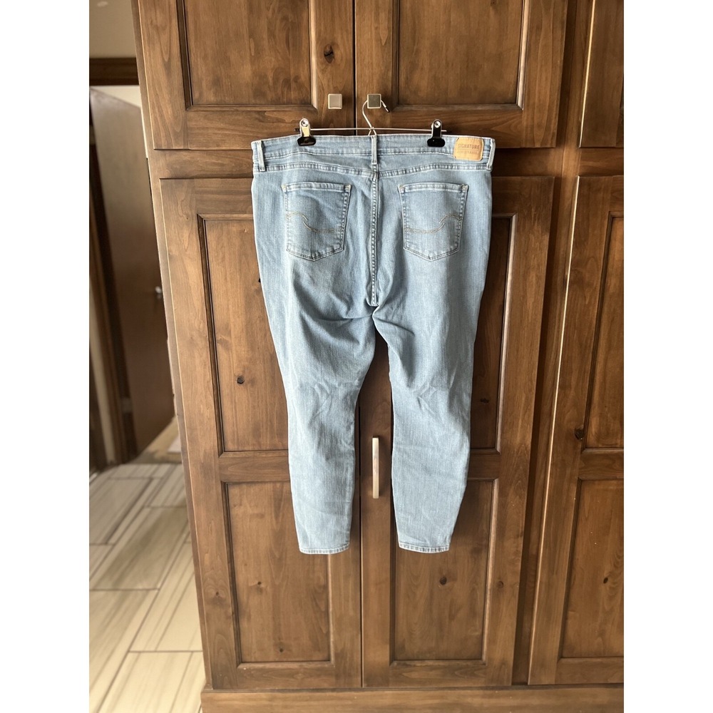 LEVI Signature-Women's 5 Pocket Stretch Denim Jeans Size 35/30 - Picture 7 of 12